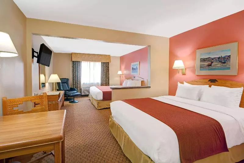 Hotelli Days Inn & Suites By Wyndham Airport Albuquerque