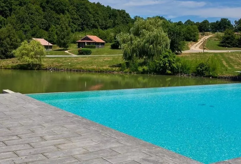 住所  Le Domaine Du Grand Bois