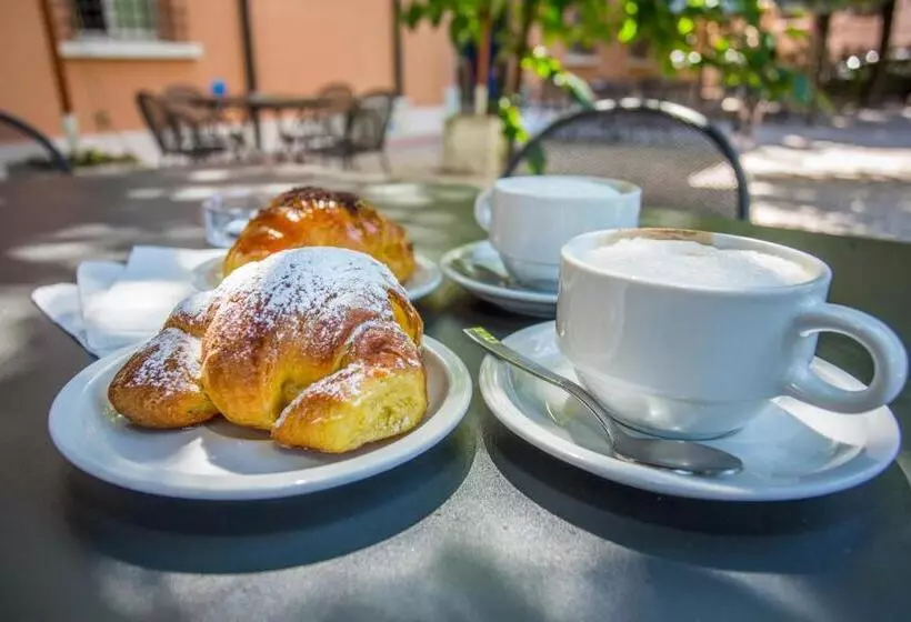 Student's Hostel Estense