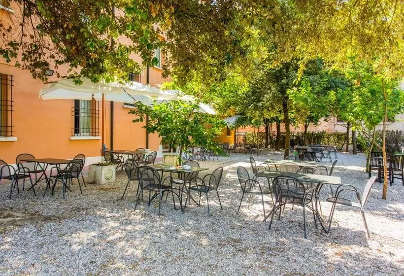 Student's Hostel Estense