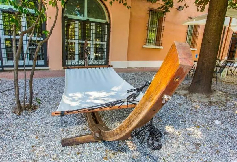 Student's Hostel Estense