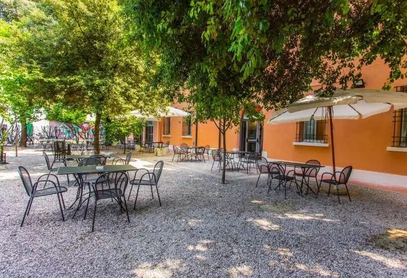 Student's Hostel Estense