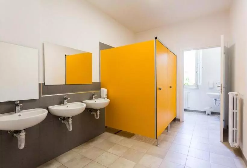 Student's Hostel Estense