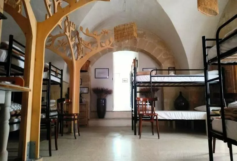 Retkeilymaja Riparo Di Masseria Urbana