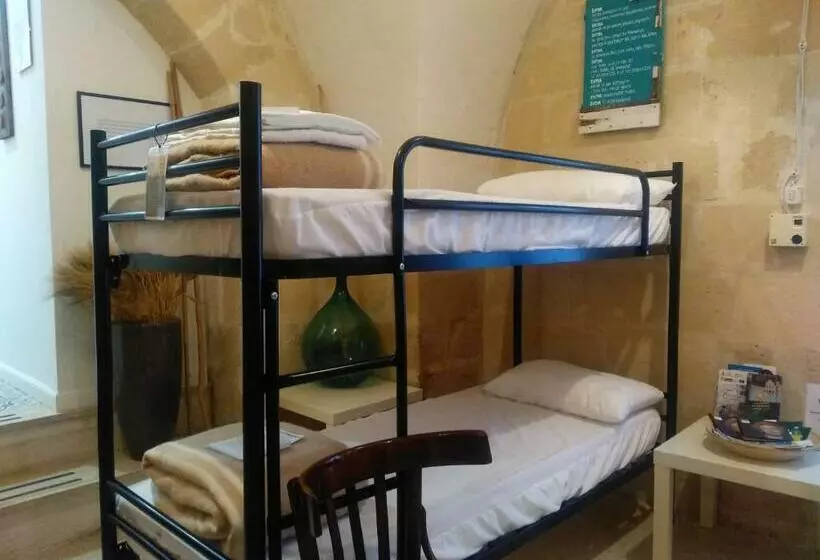 Retkeilymaja Riparo Di Masseria Urbana