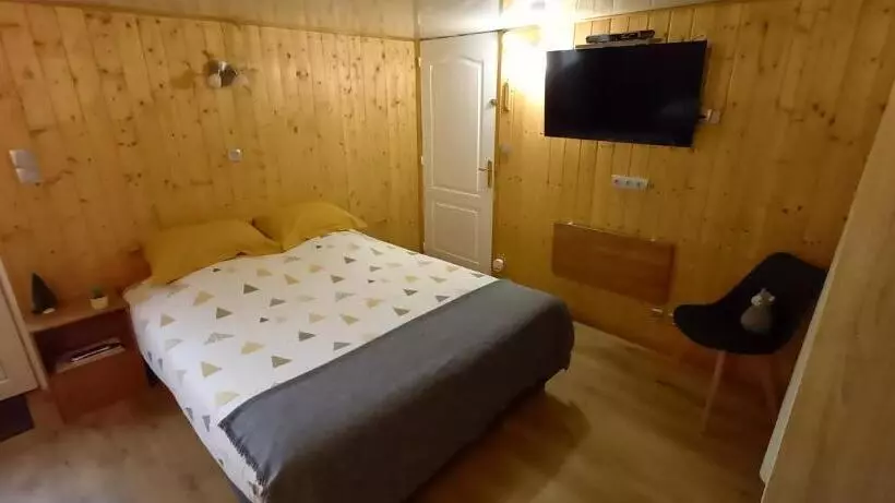 ベッドアンドブレックファースト Chambre D Hôte Chez Nathalie & Roland