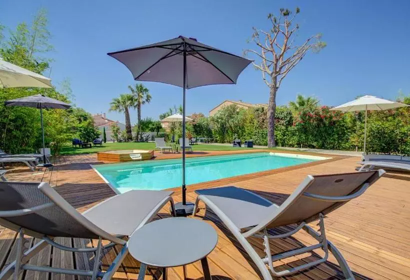 Aamiaismajoitus (B&B) Domaine Le Courti   Adult Only