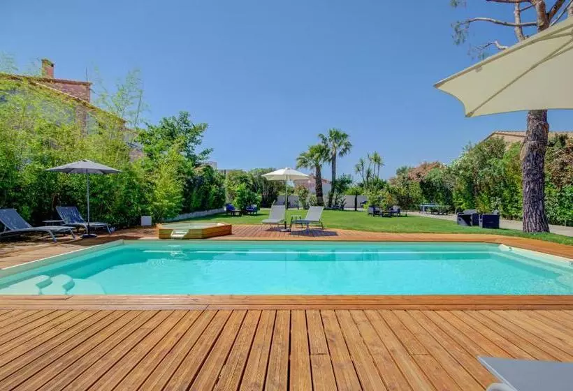 Aamiaismajoitus (B&B) Domaine Le Courti   Adult Only