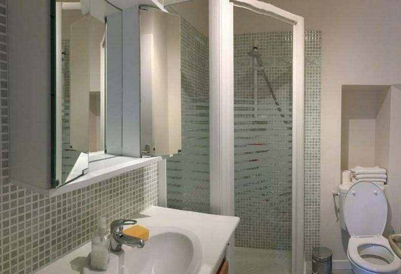 تختخواب و صبحانه La Maison Des Matignon 2