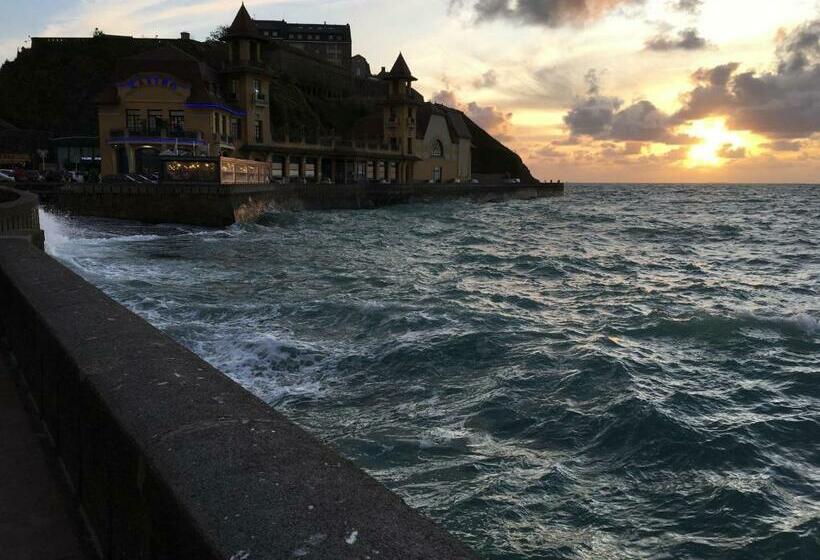 تختخواب و صبحانه La Maison Des Matignon 2