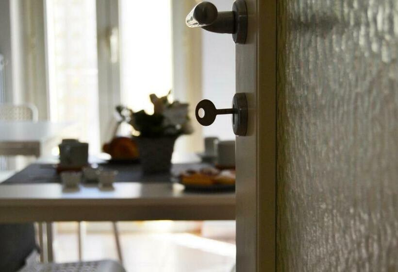 Mr Living Bed & Breakfast