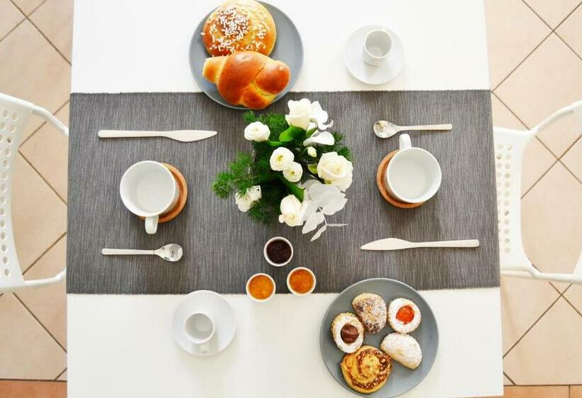 Mr Living Bed & Breakfast