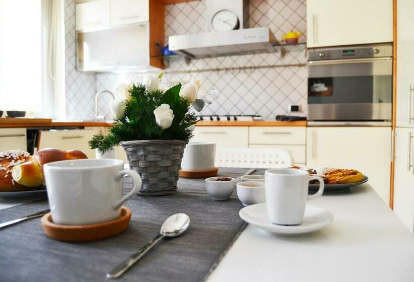 Mr Living Bed & Breakfast