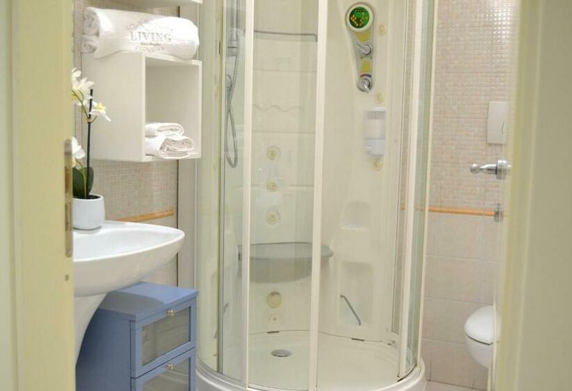 Mr Living Bed & Breakfast