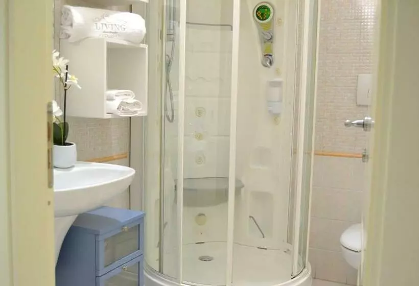 Mr Living Bed & Breakfast