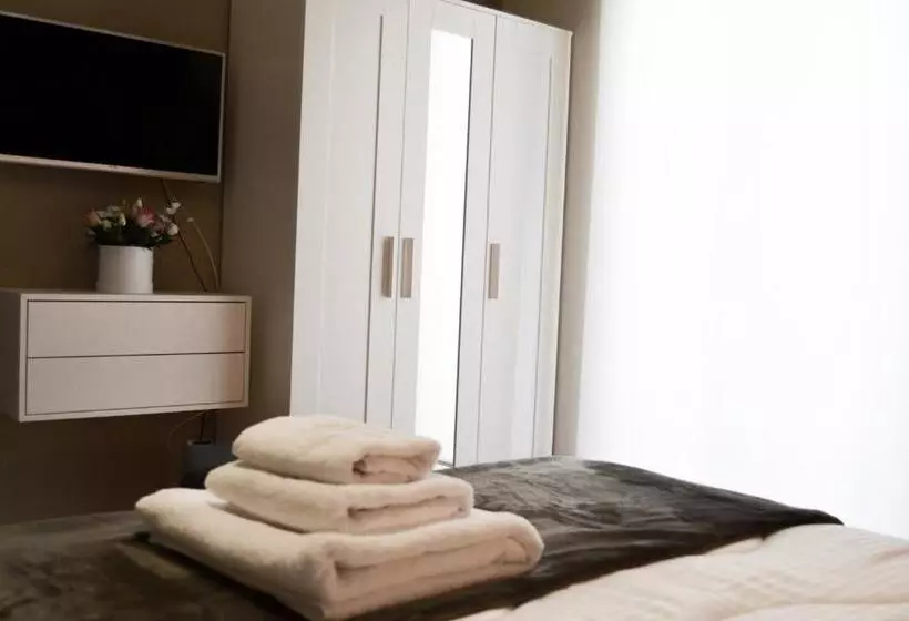 Mr Living Bed & Breakfast