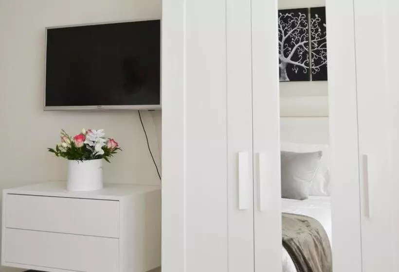 Mr Living Bed & Breakfast