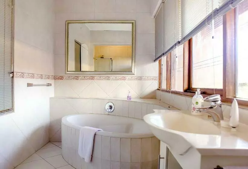 Majatalo Deale Road Guesthouse