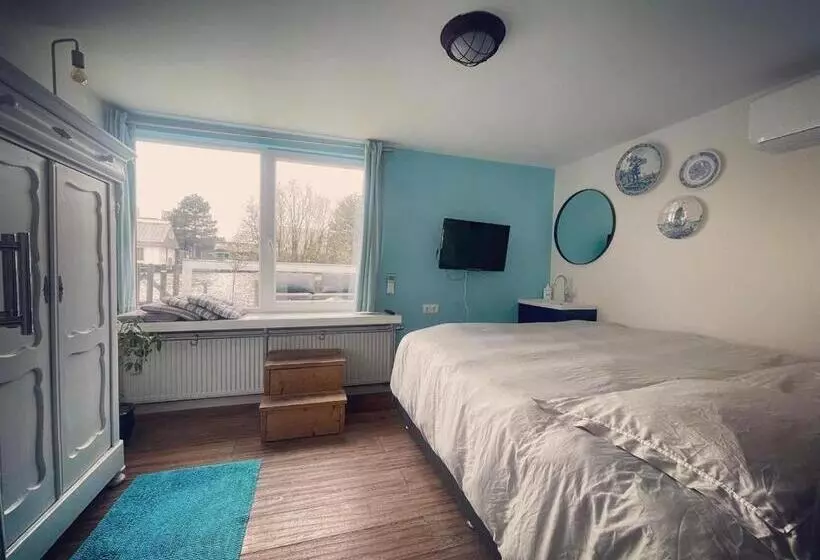 تختخواب و صبحانه Amster Houseboat