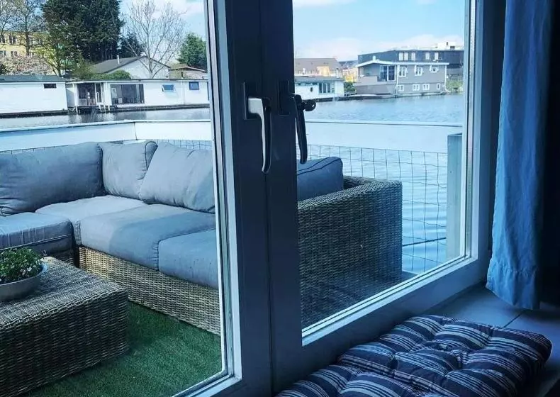 تختخواب و صبحانه Amster Houseboat