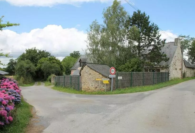 Aamiaismajoitus (B&B) Chambre D Hote La Roussiere