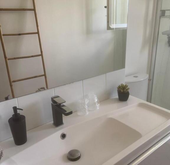 ベッドアンドブレックファースト Le Patio, Chambres D Hôtes Pour Adultes En Camargue, Possibilité De Naturisme à La Piscine