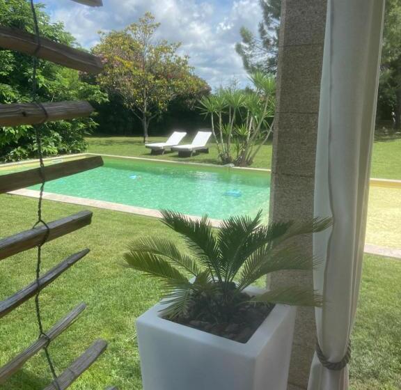 ベッドアンドブレックファースト Le Patio, Chambres D Hôtes Pour Adultes En Camargue, Possibilité De Naturisme à La Piscine