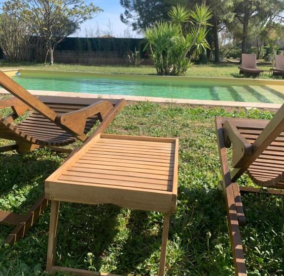 ベッドアンドブレックファースト Le Patio, Chambres D Hôtes Pour Adultes En Camargue, Possibilité De Naturisme à La Piscine