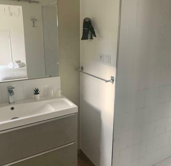 ベッドアンドブレックファースト Le Patio, Chambres D Hôtes Pour Adultes En Camargue, Possibilité De Naturisme à La Piscine