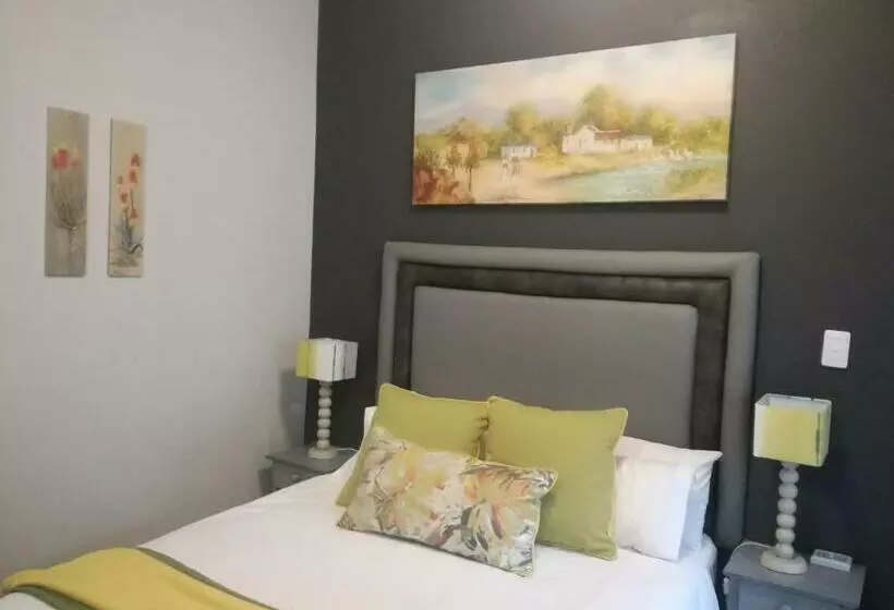 ペンション The Garden Inn Guesthouse