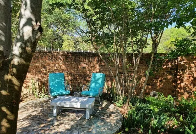 ペンション The Garden Inn Guesthouse