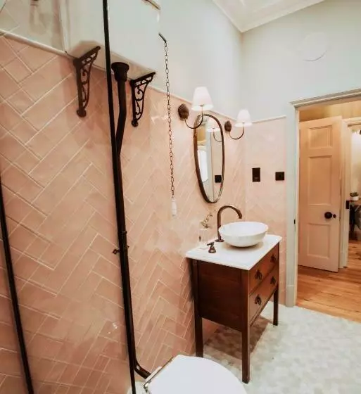 Ch1 Boutique Stays   Queen Suite