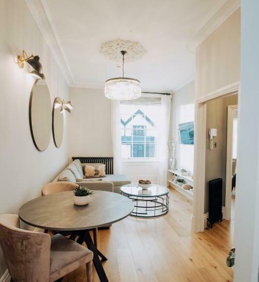 Ch1 Boutique Stays   Queen Suite