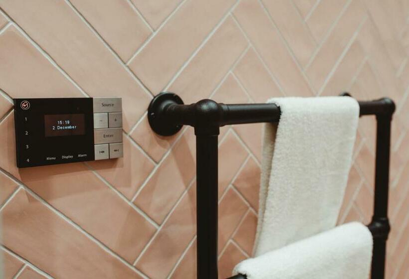 Ch1 Boutique Stays   Queen Suite