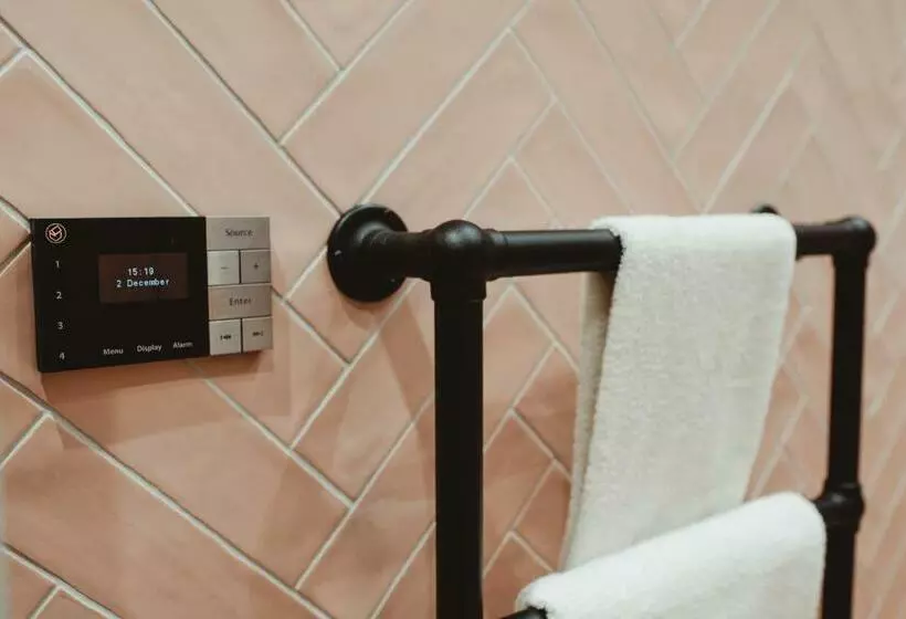 Ch1 Boutique Stays   Queen Suite