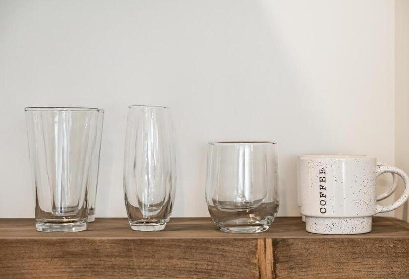 בית מלון כפרי The Port Of Prescott Boutique