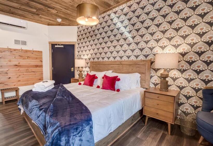 בית מלון כפרי The Port Of Prescott Boutique