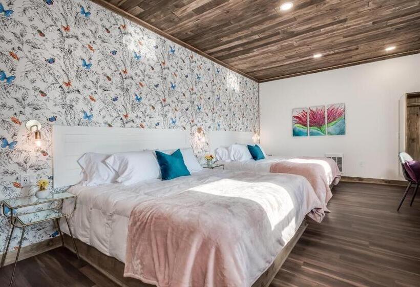 בית מלון כפרי The Port Of Prescott Boutique