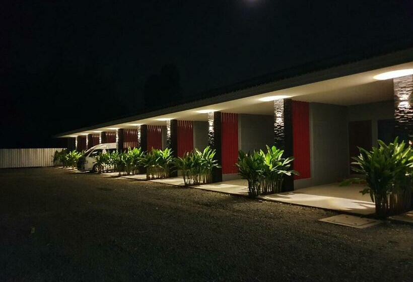 مُتل Pailin Place