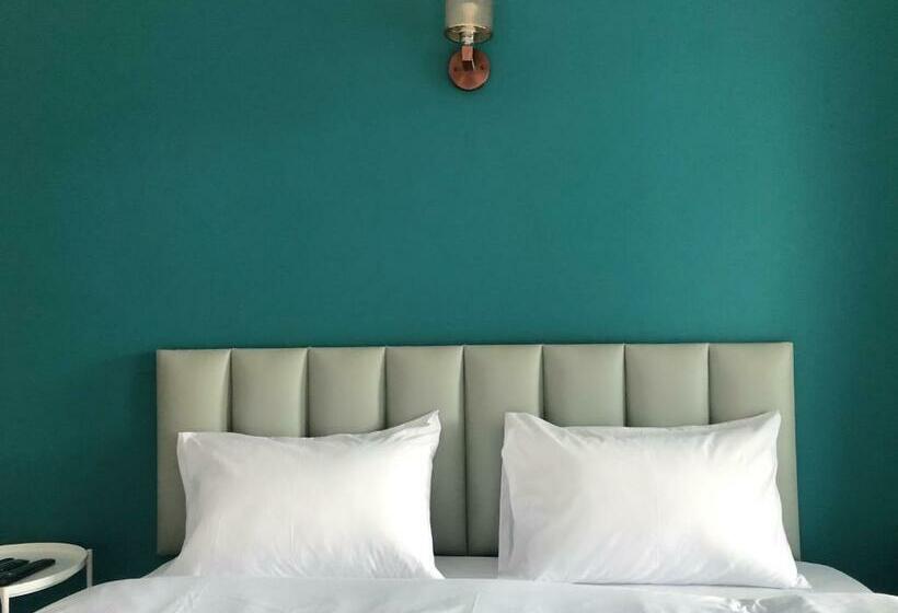 مُتل Pailin Place