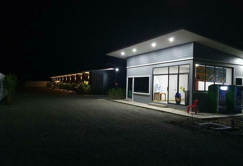 مُتل Pailin Place