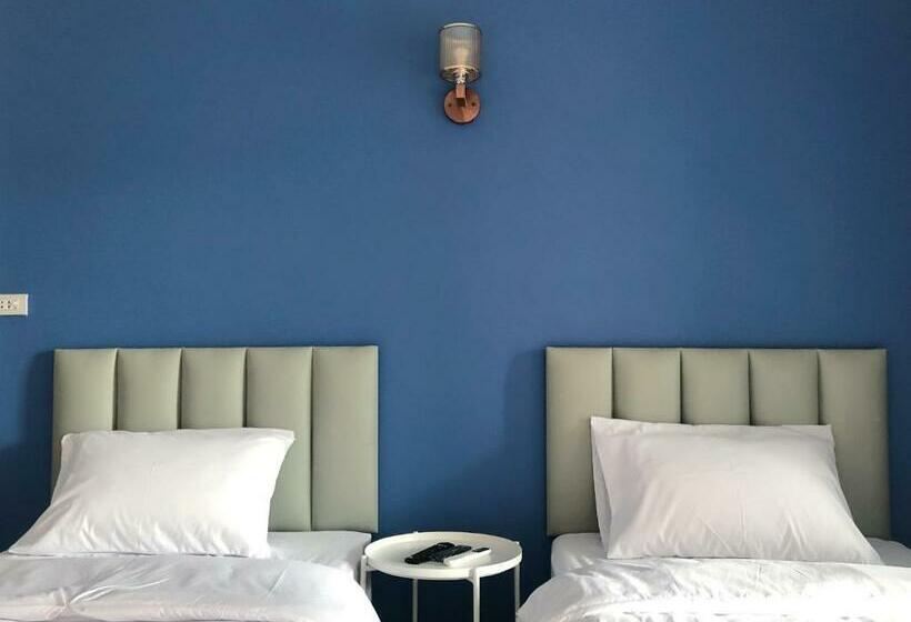 مُتل Pailin Place