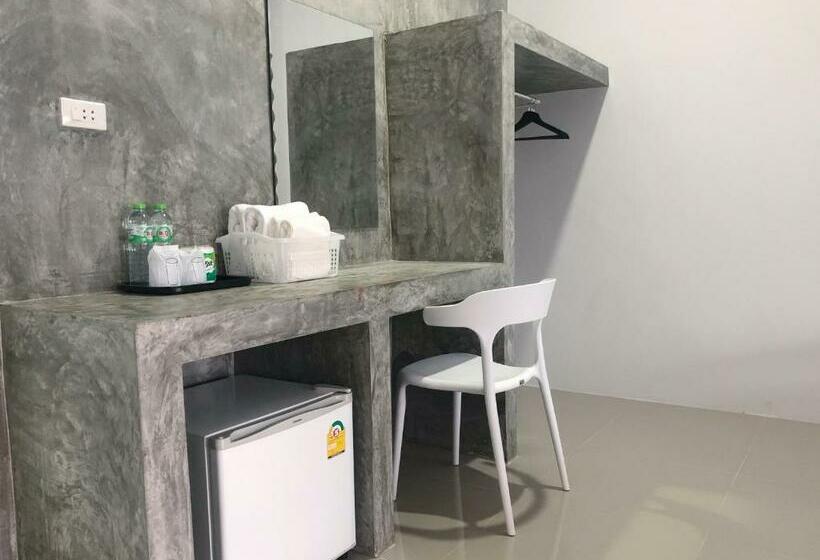 مُتل Pailin Place