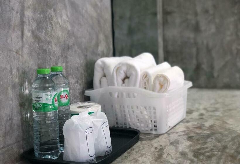 مُتل Pailin Place