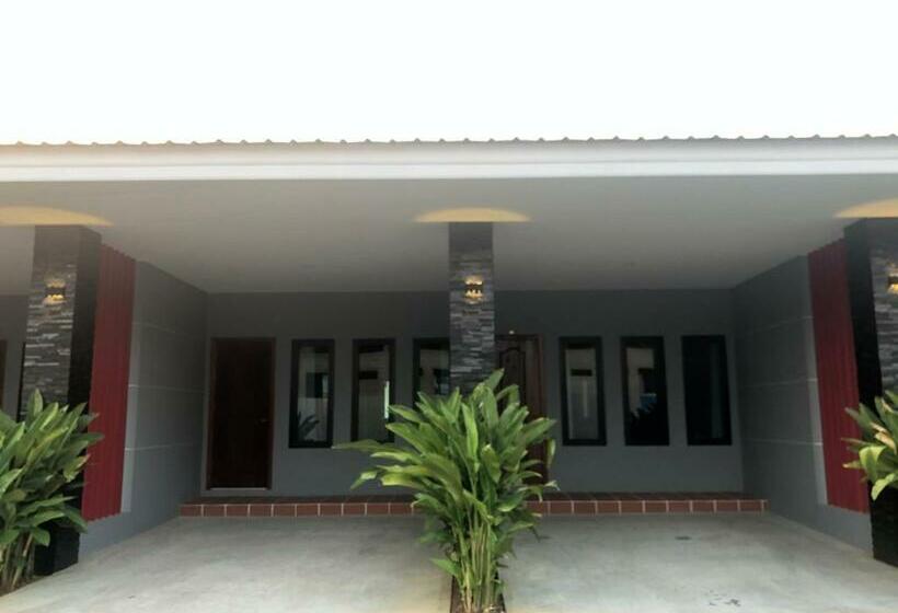 مُتل Pailin Place