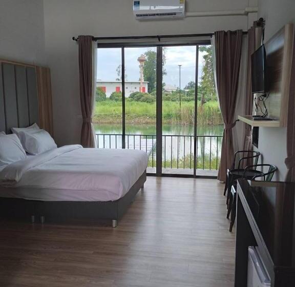 مُتل Pailin Place