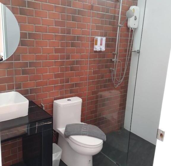 مُتل Pailin Place