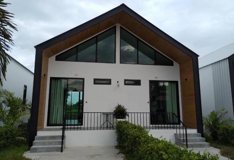 مُتل Pailin Place