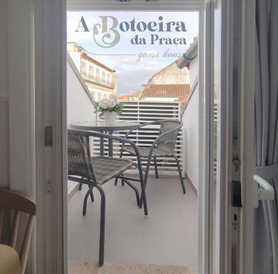 پانسیون A Botoeira Da Praça Guest House