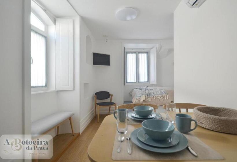 پانسیون A Botoeira Da Praça Guest House